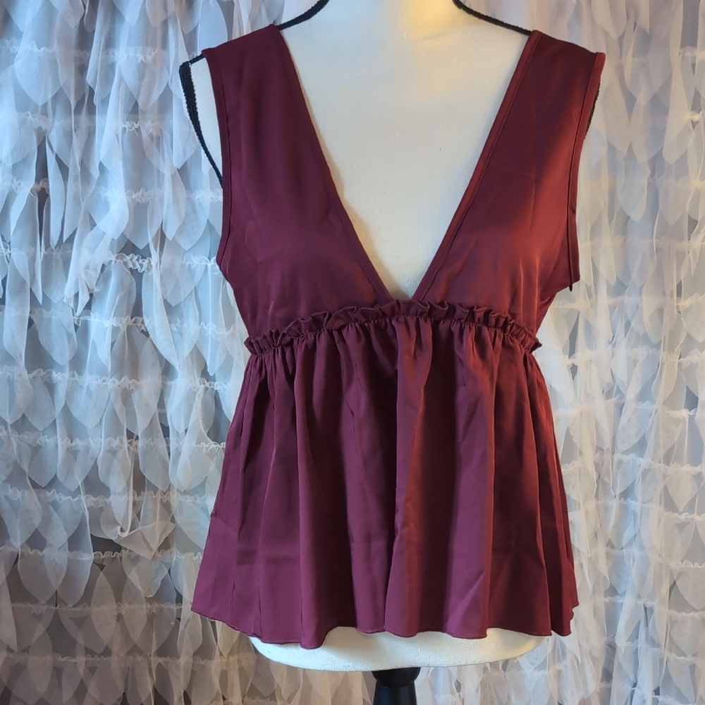 Chic Sleeveless Burgundy Blouse
